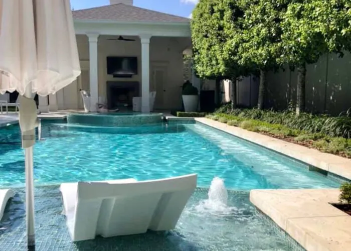 pool & spa water feature in backyard